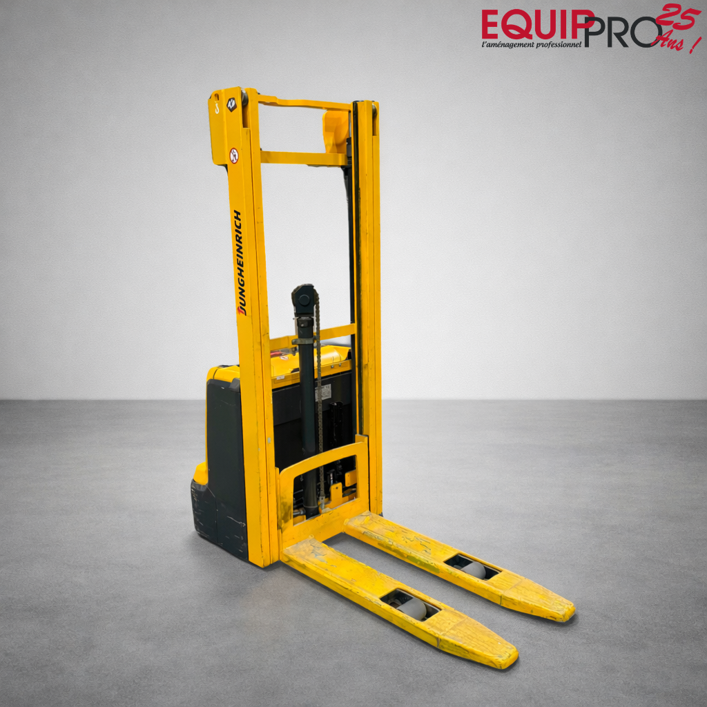 Gerbeur EJC 112 Jungheinrich 1200 kg avec fond neutre gris chez Equip'Pro à Montceau-les-Mines (71300)