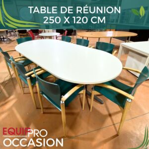 Table de réunion ovale occasion 250 x 120 cm avec plateau blanc chez Equip'Pro à Montceau-les-Mines (71300)